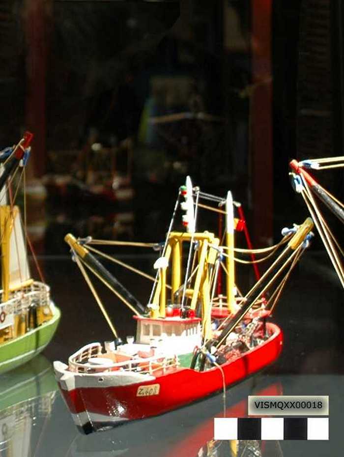 Vissersvaartuig - Bokkentreiler: Speranza Z408 - Type hektreiler