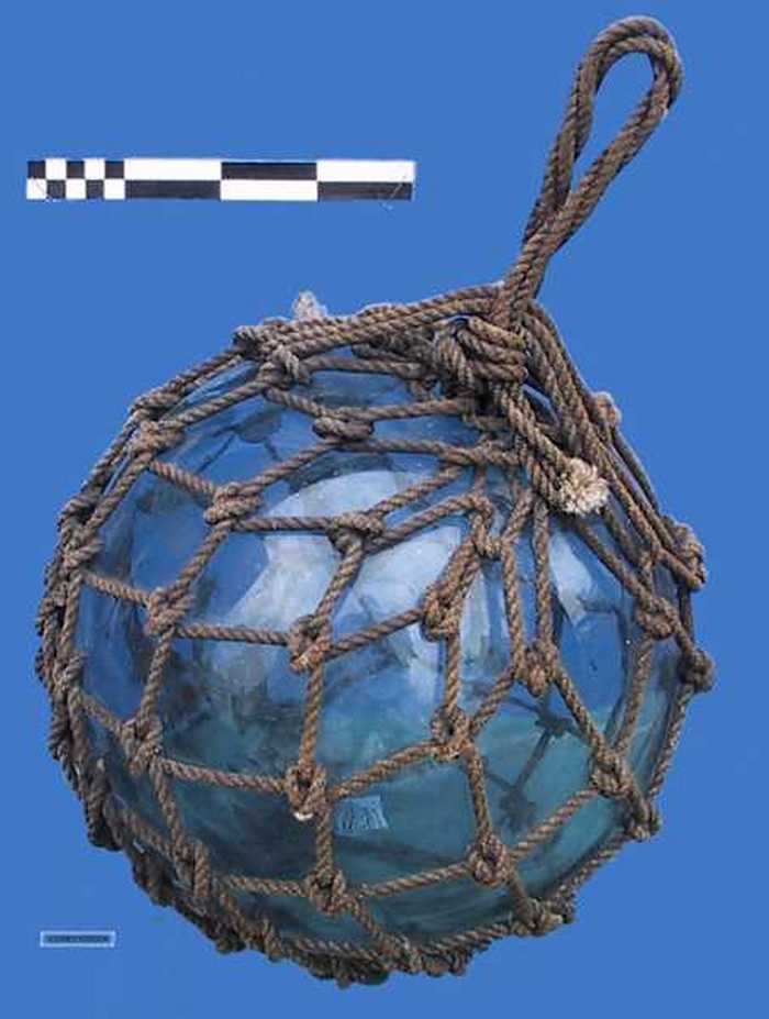 Vlotter in glas in manillatouw