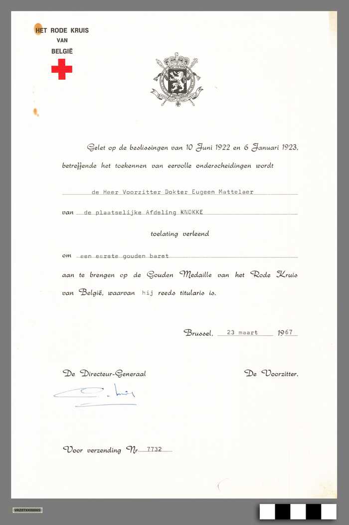 Toelating om een eerste gouden baret aan de brengen op de Gouden Medaille van het Rode Kruis - Dokter Eugeen Mattelaer