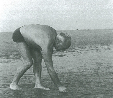 albert engelrelst op strand