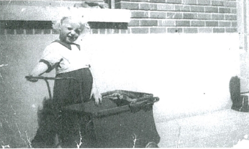 rita devoogdt met kindervoiture